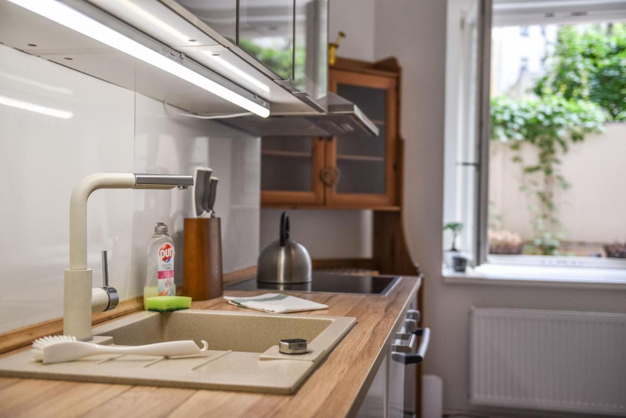 Quiet Apartment In The City Center With Own Terrace Praag Buitenkant foto